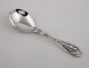Georg Jensen. `Magnolia´ kompotske af hammerslået sølv, anno 1923