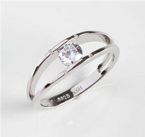 Michel Design. Ring af sterlingsølv med diamanter 