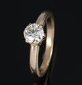 Brillant-solitairering af 18 kt. guld med brillantsleben diamant på 0.70 ct