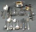 En samling diverse bestikdele, forskærersæt samt sukkerskål af sølv. 26