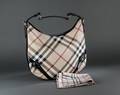 Burberry skulder taske og to Burberry lommetørklæder 3