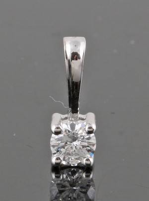 Pendant in 18k set with brilliant cut diamond 0.17ct