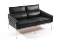 Arne Jacobsen. To-personers sofa model 3302 - Lufthavnssofa. Semianilin læder
