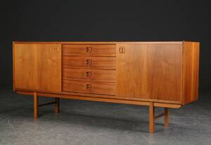 Skænk af teak, 1960erne Denne vare er sat til omsalg under nyt varenummer 5002429