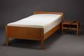 Elevationsseng med sengebord 2