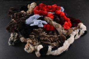 Halsdukar samt kragar i kaninpäls 12