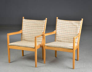 Hans J. Wegner. Et par lænestole af bøgetræ, model 1788 2 
