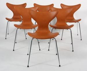 Arne Jacobsen. Sæt på seks stole Liljen model 3108, cognac farvet læder 6