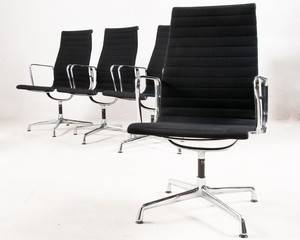 Charles Ray Eames, Satz von vier Aluchairs Loungesesseln aus der Aluminium Group Serie Modell EA 112 in schwarzem Hopsak von Vitra 4