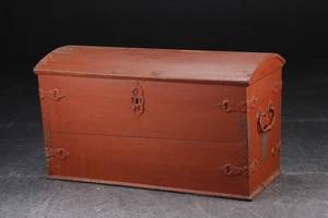 Kiste af bemalet fyrretræ, 1800-tallet