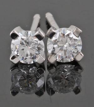 Earrings in 14k set with brilliant cut diamonds 0.56 ct 2 