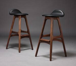 Erik Buch. Par barstole, model OD 61, valnød 2