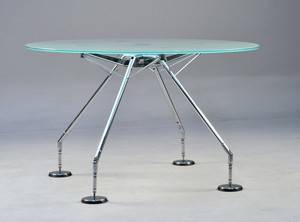 Norman Foster. Spisebord, model Nomos 