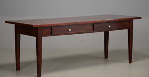 Køkkenbord, mørkbejdset, med to skuffer i sarg