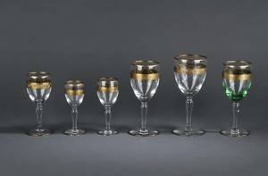 Glasbesætning med forgyldt dekoration. 62