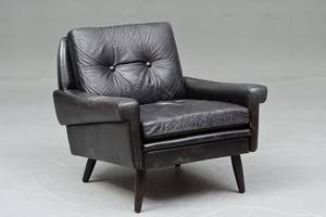 Dansk møbelproducent. Lænestol med sort skai