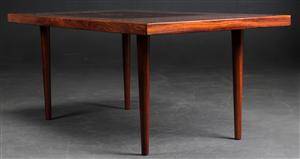 Vejen møbelfabrik. Spisesbord af Riopalisander 2