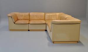 Vally. Hjørnesofa af patineret læder