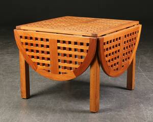 Trip Trap. Kløverformet bord af teaktræ 