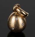 Ole Lynggaard Sweet Drop charm af mat guld 18 kt. og brillanter.