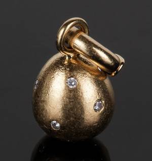 Ole Lynggaard Sweet Drop charm af mat guld 18 kt. og brillanter.