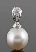 Diamond and south sea pearl pendant in gold approx. 0.05ct