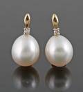 Diamond and fresh water pearl earrings in gold approx. 0.03ct 2