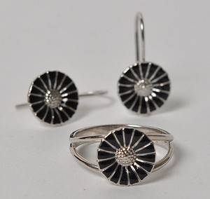 Georg Jensen - Daisy - Marguerit smykkesæt - Ring samt ørehængere 2