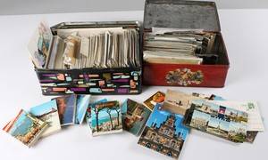 Plåtaskar med frankerade vykort, brev samt souvenirfoton