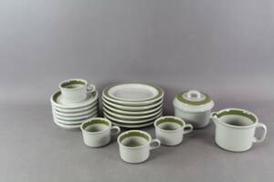 Kaffekoppar 4 st, fat 6 st, assietter 6 st, sockerskål och gräddkanna Arabia