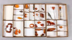 Samling ravsmykker m.m 36 