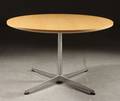 Arne Jacobsen. Cirkulært sofabord