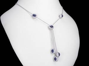 Collier in Weißgold mit Saphiren und Brillanten, ca. 2.53 ct.