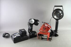 Ficklampa Hitachi med laddare och batterier 2 st, bygglampa och skruvstäd