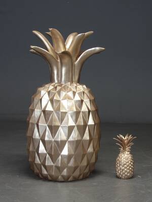 Kolosal ananas, og normal str.  til dekoration 2