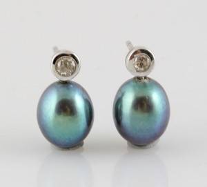 9K gold fresh water and diamond earrings approx. 0.03ct 2