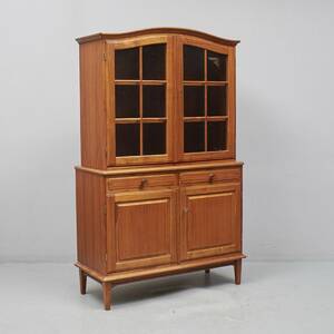 Vitrinskåp, Längd 115 cm. Djup 43 cm