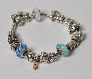 Pandora armbånd med 18 charms