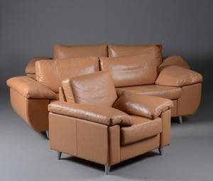 Skalma. To tre-pers. sofaer samt en lænestol, læder 3