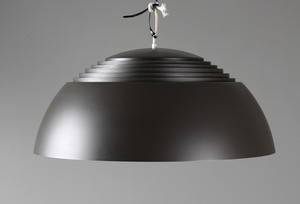 Arne Jacobsen, AJ pendel, brunlakeret