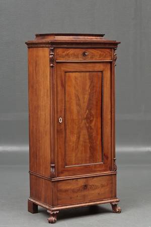 Sølvtøjsskab af mahogni ca. 1870