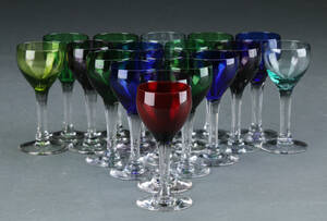 Holmegaard. 18 Rolf likørglas, omkring 1940 18
