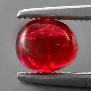 Uindfattet spinel. Ca. 1.00 ct.