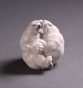 Figurgruppe af porcelæn i form af isbjørne. Kgl.P.