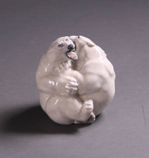 Figurgruppe af porcelæn i form af isbjørne. Kgl.P.