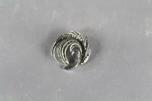 Brosch i silver med markasiter