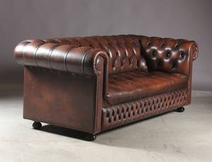 Chesterfield. Tre-pers. sofa  