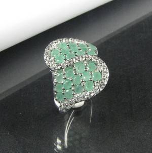 Ring in Silber mit Smaragden und Topasen
