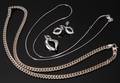 Smykkesæt, i sterlingsølv. To halskæder, ørestikker