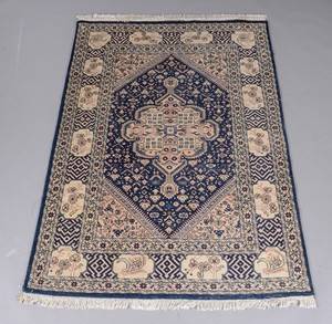 Indisk tæppe, 203 x 144 cm.